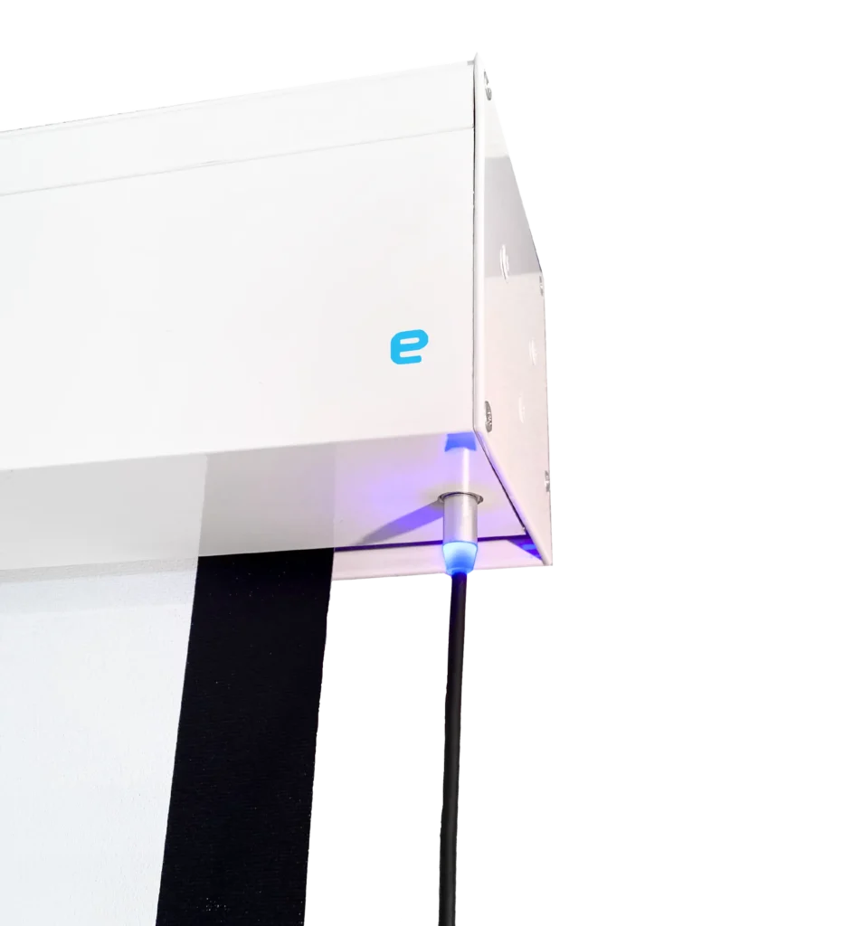 ecran-ouvert-chargeur-branché