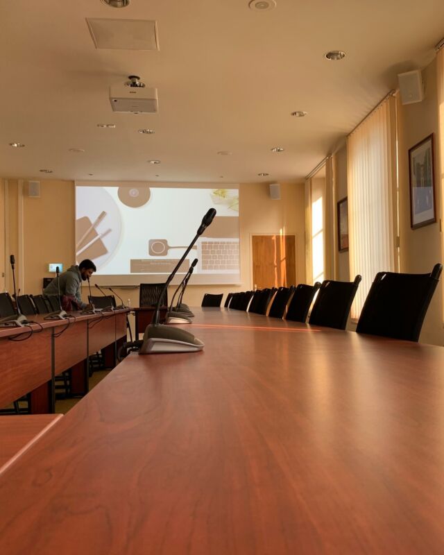 Retour en image sur l'installation d'un Orion Jumbo faux plafond dans une salle des Conseils pour une marie dans l'Eure-et-Loire par notre partenaire Signal.fr ✅

Vous pouvez, vous aussi, faire confiance à Oray pour l'équipement audiovisuel de vos espaces professionnels !