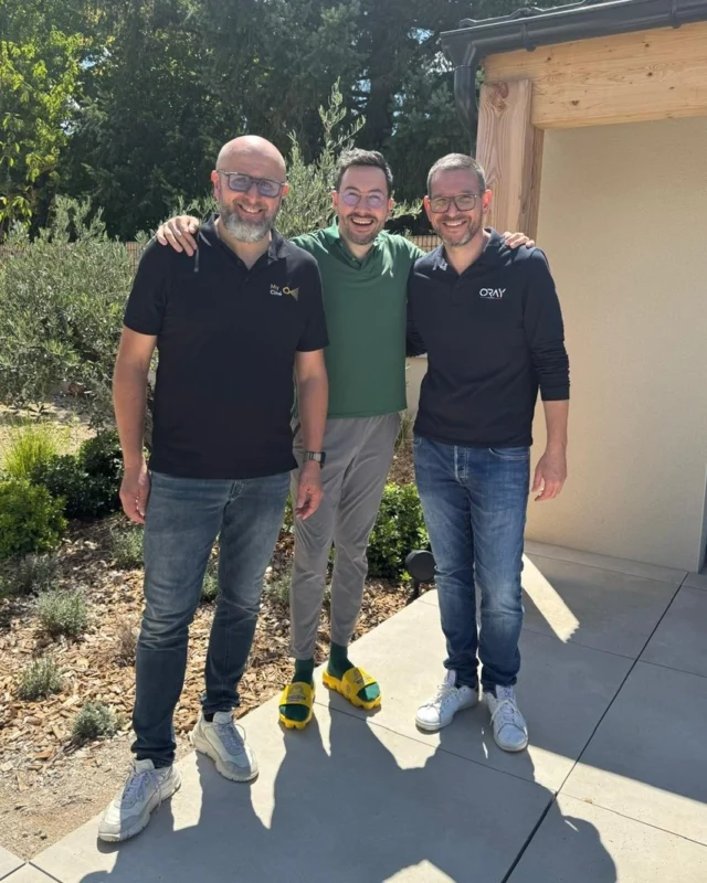 🎬 Oray x Myciné x Jojol : quand la passion du cinéma rencontre l'excellence technique !

Nous sommes ravis d'annoncer notre collaboration avec @mycine.eu , Créateur de Home-Cinéma et @mrjojol67  sur un projet d'exception qui vous sera bientôt dévoilé !

Cette belle aventure illustre parfaitement la force de l'échange entre professionnels passionnés. En combinant notre expertise avec le savoir-faire technique de Myciné et la vision créative de Jojol, nous avons créé quelque chose d'unique.

Tout cela dans la poursuite d’une volonté commune d'offrir une expérience cinématographique d'exception.

Restez connectés, la révélation approche... 🍿

 #collaboration #innovation #homecinema
