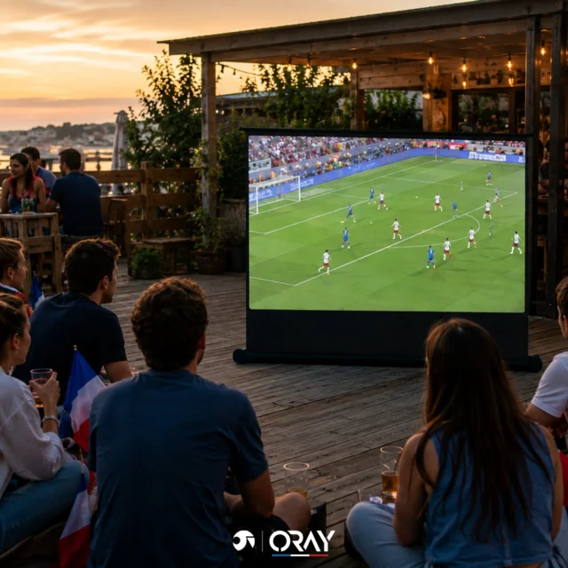 ⚽ Avant le coup d'envoi, une question : qui regarde le match en terrasse ce soir ?

Avec les températures actuelles, c'est le moment idéal pour sortir l'écran et profiter de la soirée entre amis ou en famille. Une belle terrasse, un bon match, quelques boissons fraîches... que demander de plus ? ☀️🍻

Chez nous, le concours de pronostics est plus serré que jamais ! Longtemps en tête, Sandrine est désormais 4ᵉ. Alihan prend la première place avec seulement un point d'avance sur Nicolas. Rien n'est joué, tout peut encore basculer ! 😄

Et vous, vous voyez quel score ce soir ? 

#BUTTERFLY #EcranPortable #EcranDeProjection #ProjectionMobile #Outdoor #Terrasse #Football #Evenementiel #Sport